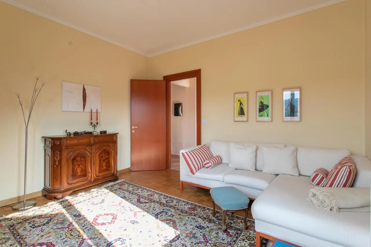 Family Home - Garda 3 Bedrooms Apartment
