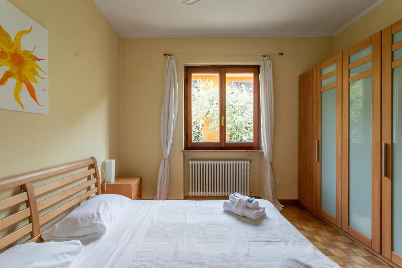 Family Home - Garda 3 Bedrooms Apartment Italy